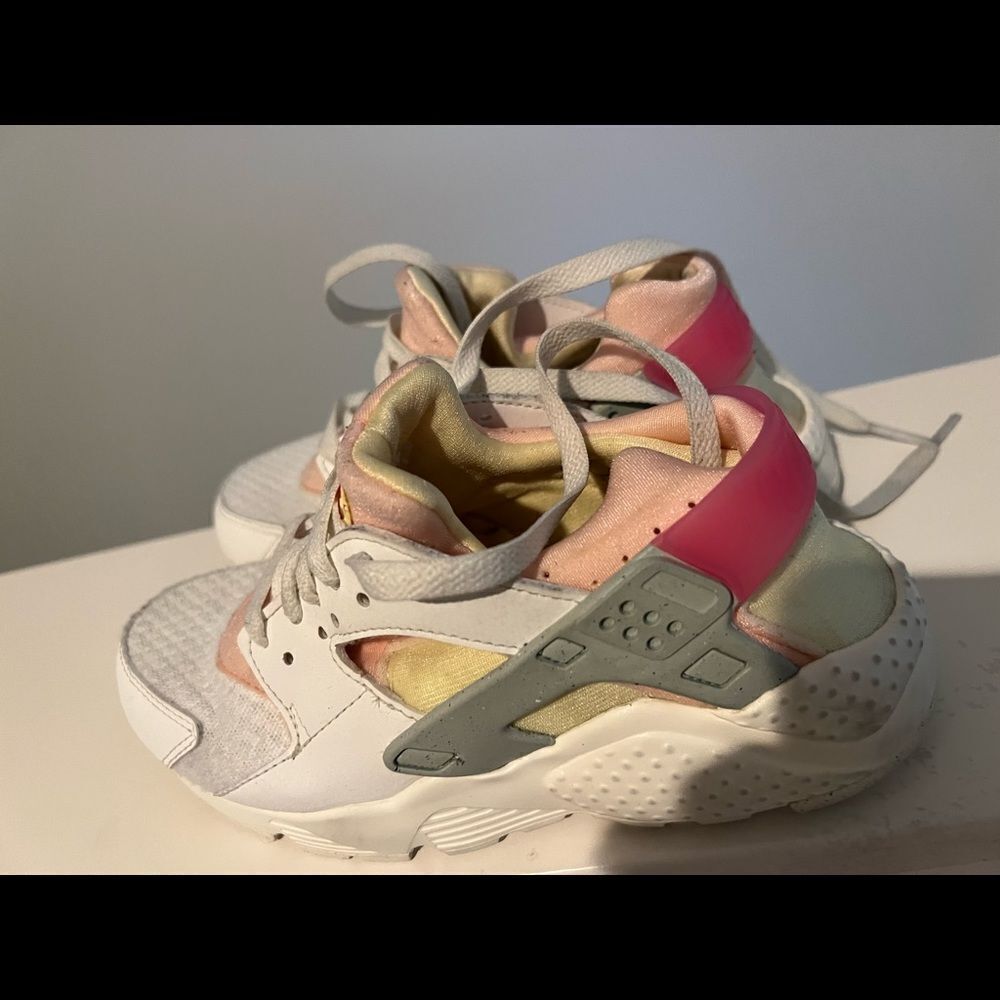 BIG KIDS' NIKE HUARACHE RUN CASUAL SHOES 3.5